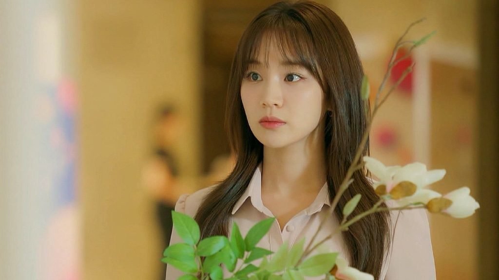 Jung Yoo-min holds flowers in a scene from Perfect Marriage Revenge
